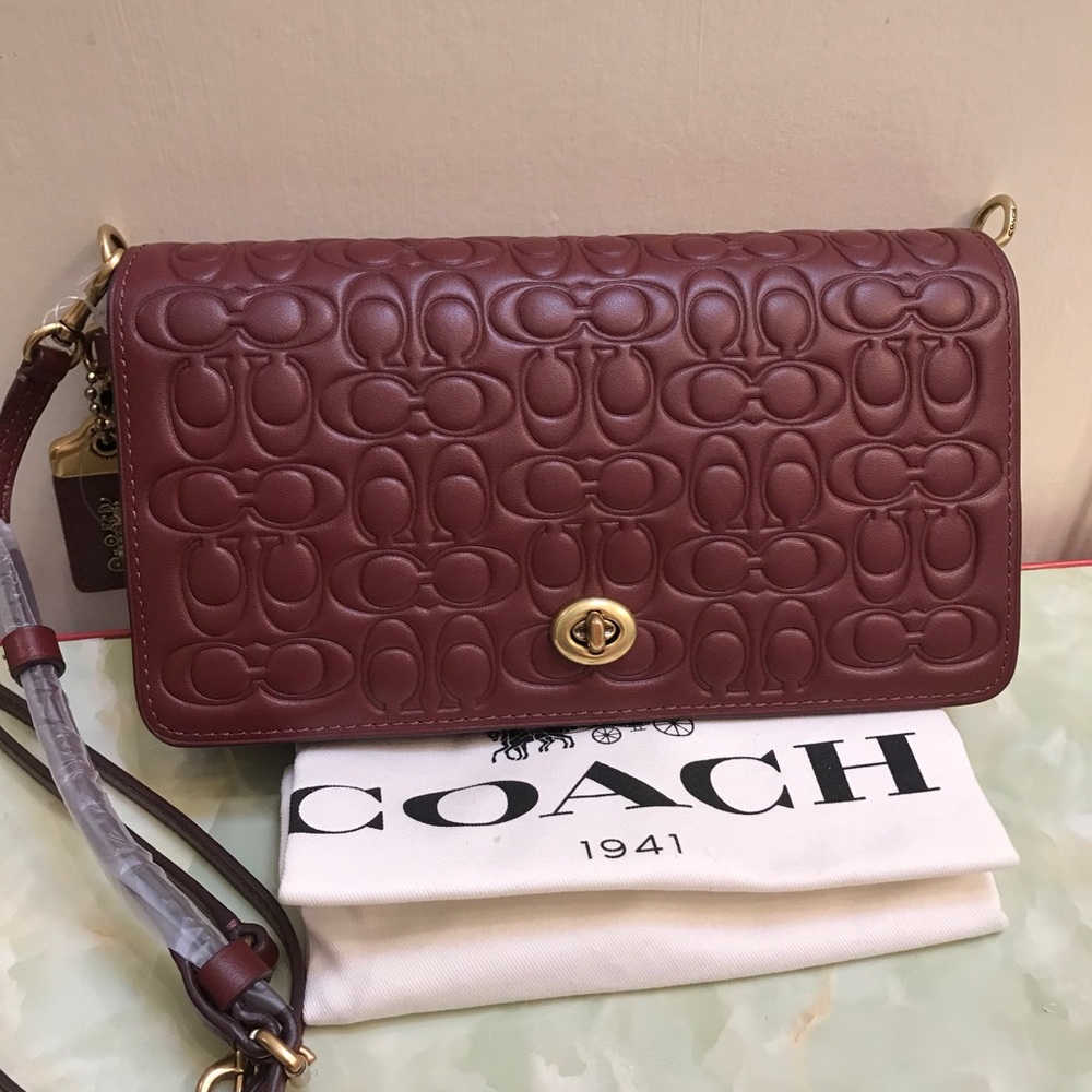 COACH Dinky In Signature Leather Oxblood/Bordeaux
